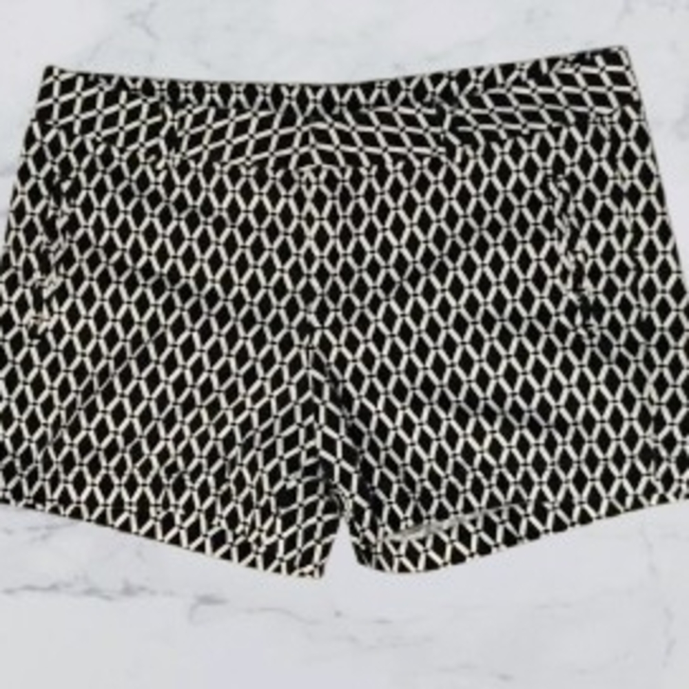 STYLUS Geometric Black and White Women's Shorts